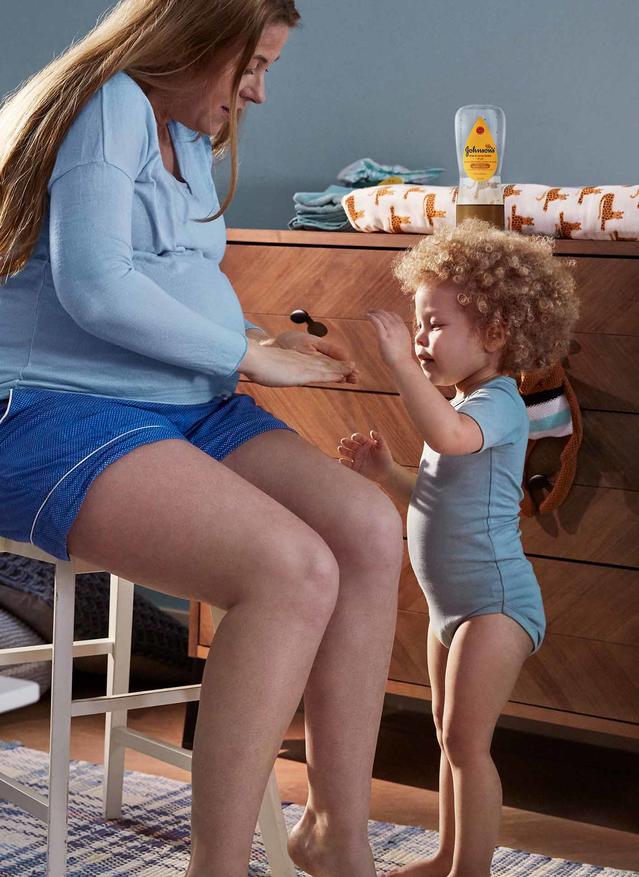 Mother and child using Johnson’s® Baby Oil Gel